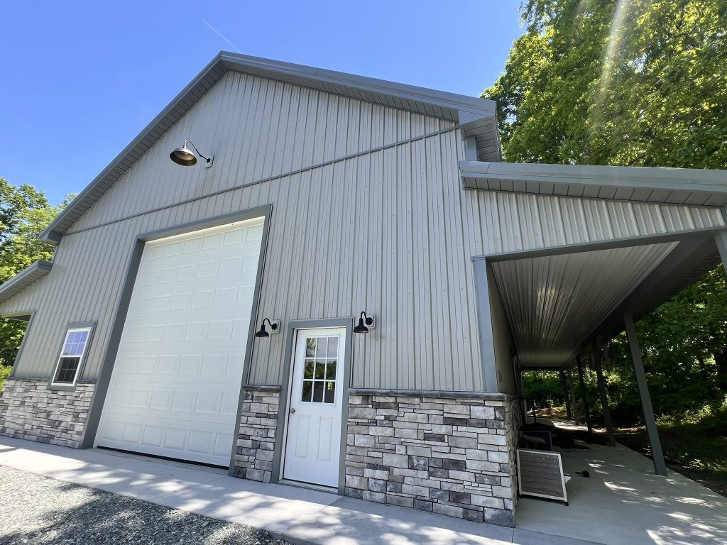 Oversized Hobby Garage gallery photo